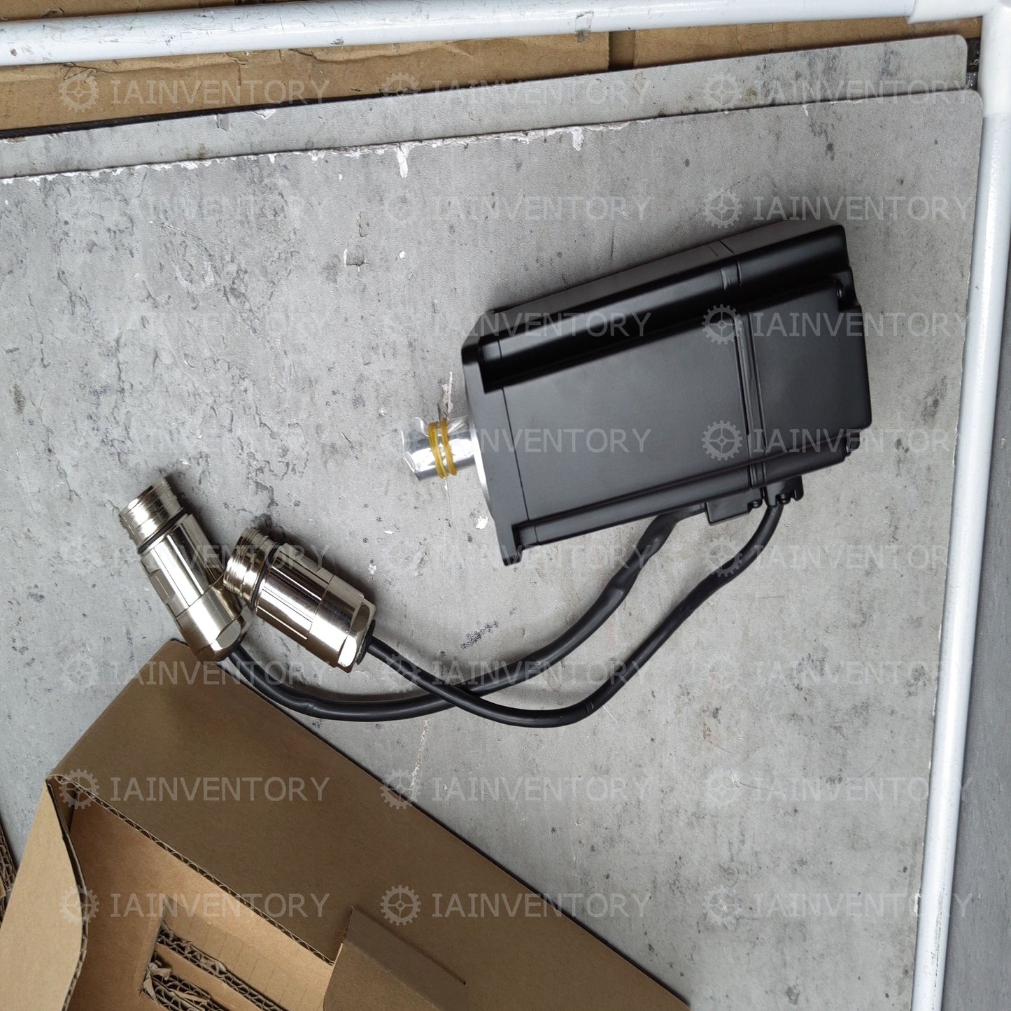 YASKAWA SERVOMOTOR SGMAH-04AAA61D-0Y