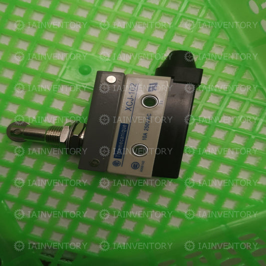 Schneider XCJ-102 Limit Switch 10A 250V