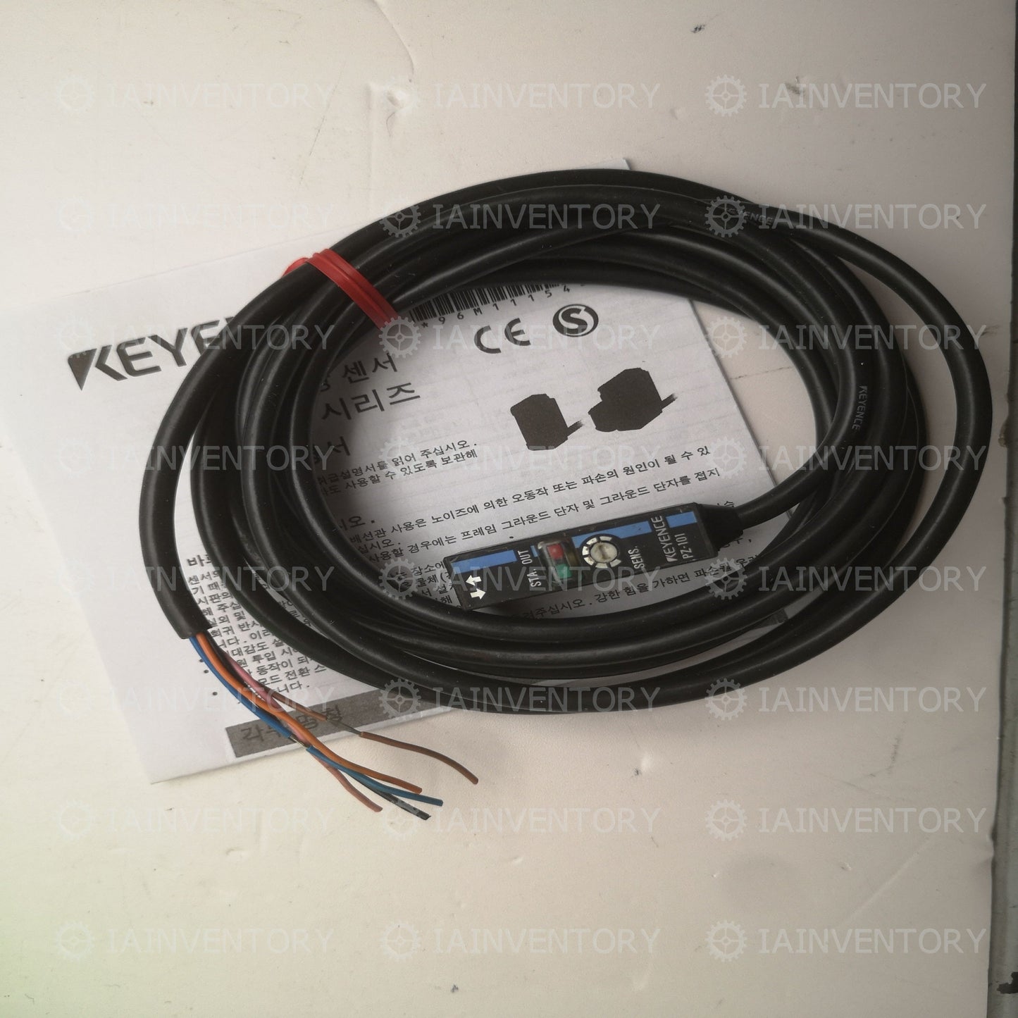 ORIGINAL KEYENCE Photoelectric Sensor PZ-101 PZ101
