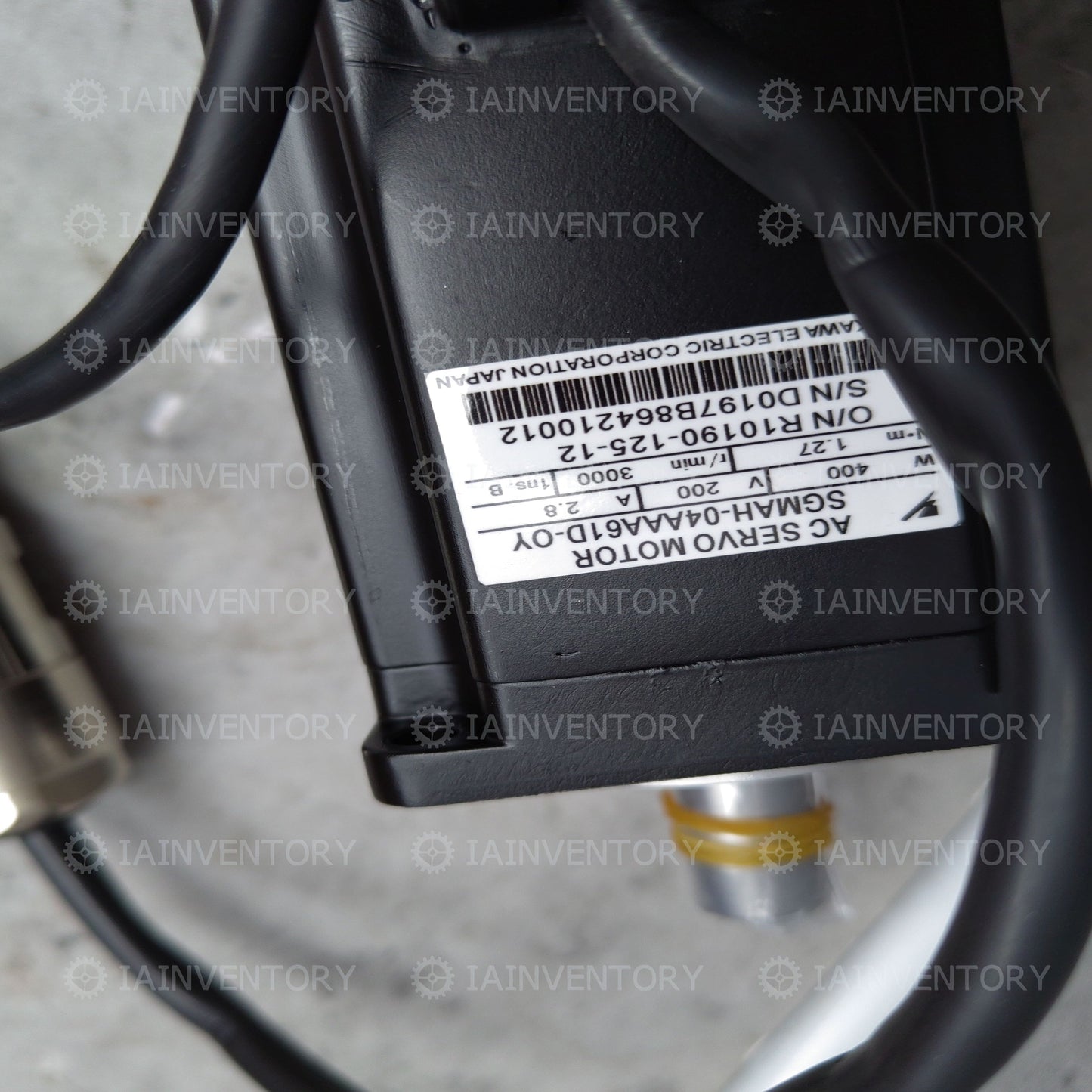 YASKAWA SERVOMOTOR SGMAH-04AAA61D-0Y