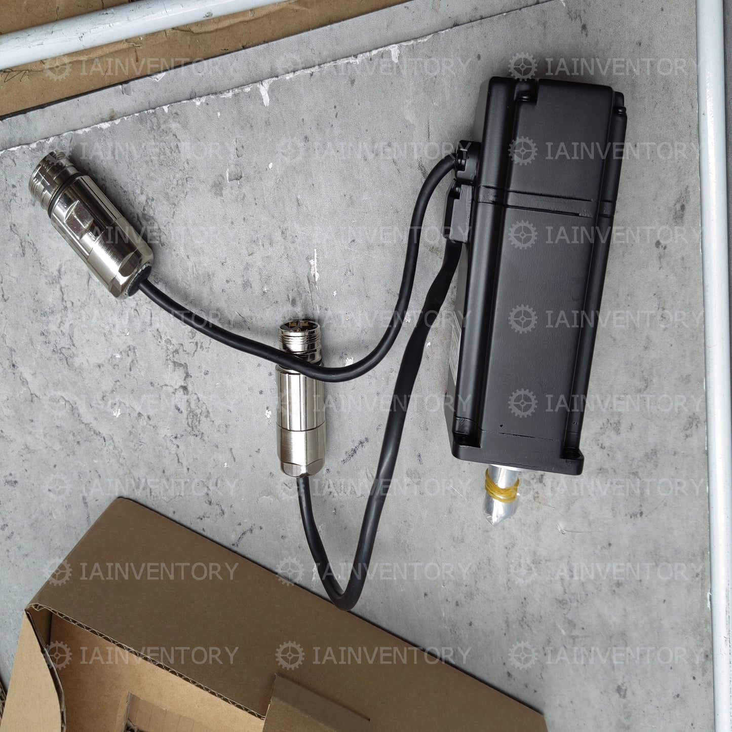 YASKAWA SERVOMOTOR SGMAH-04AAA61D-0Y