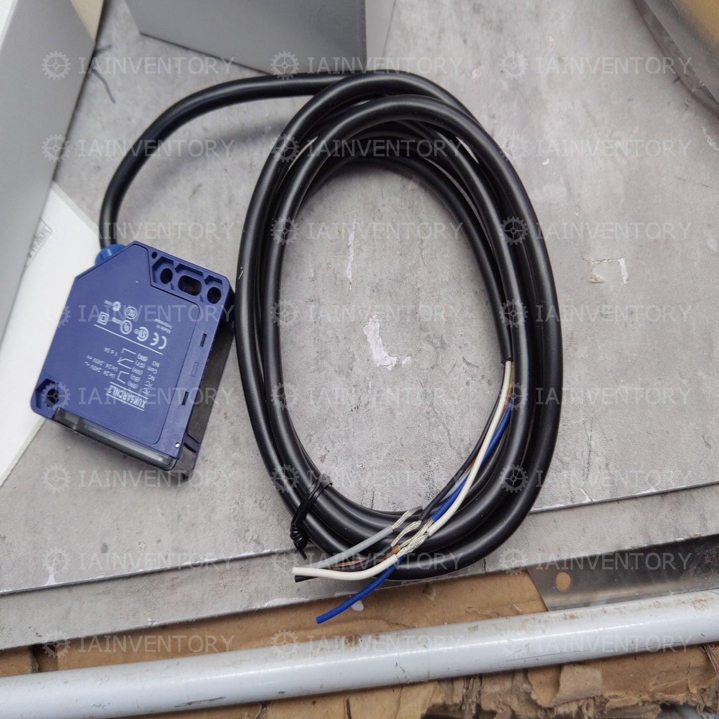 Schneider photoelectric switch XUK5ARCNL2