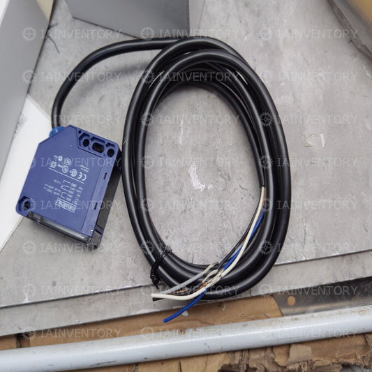 Schneider photoelectric switch XUK5ARCNL2